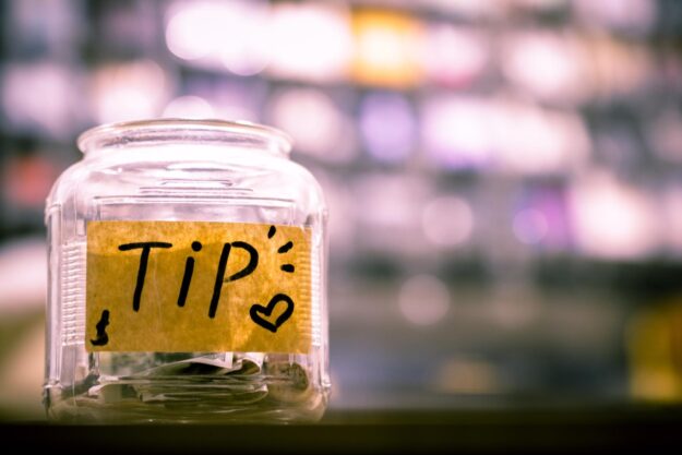 Budtender Tipping: 10 Ways for Dispensary Budtenders to Earn More Tips